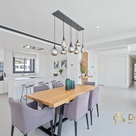 Penthouse With A Private Pool And Sea View In Fuengirola