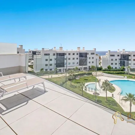 Penthouse With A Private Pool And Sea View In * Фуэнхирола