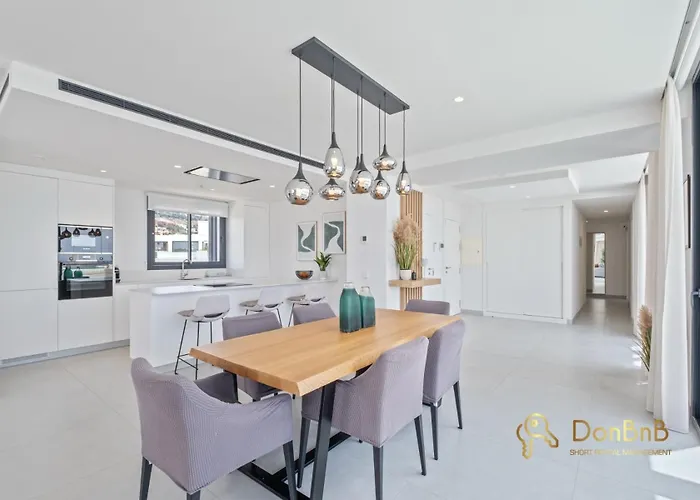 Penthouse With A Private Pool And Sea View In フエンヒロラ