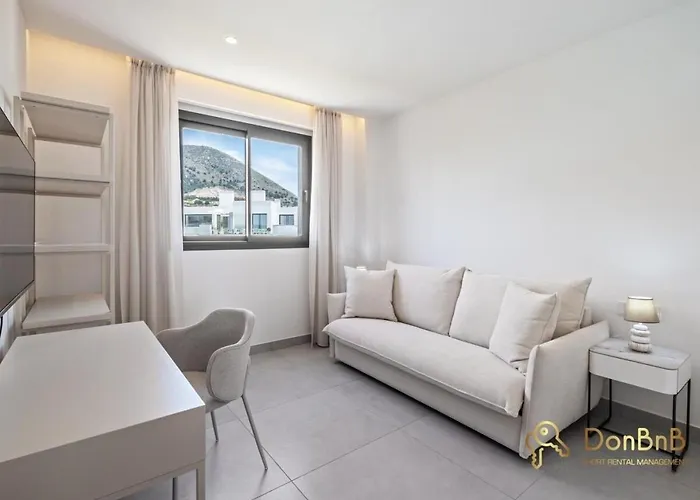 Penthouse With A Private Pool And Sea View In アパート