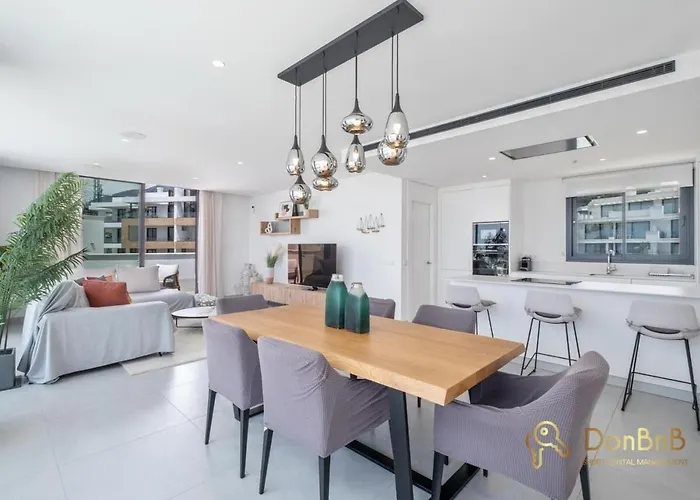 Penthouse With A Private Pool And Sea View In アパート *