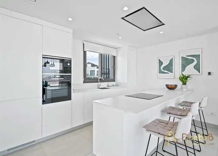 Penthouse With A Private Pool And Sea View In フエンヒロラ