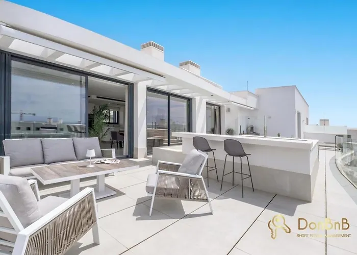 アパート Penthouse With A Private Pool And Sea View In