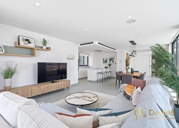 Penthouse With A Private Pool And Sea View In アパート *