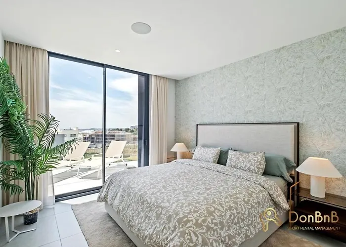 Penthouse With A Private Pool And Sea View In フエンヒロラ