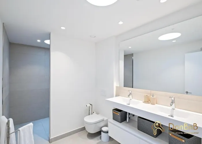 Penthouse With A Private Pool And Sea View In フエンヒロラ