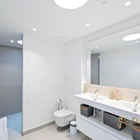 Penthouse With A Private Pool And Sea View In Фуенхірола