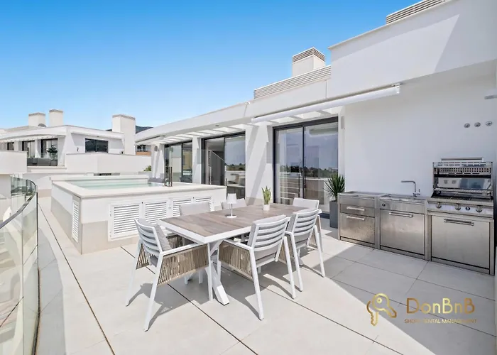 Penthouse With A Private Pool And Sea View In Fuengirola