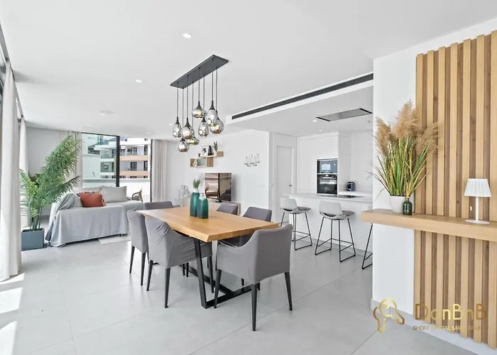 Penthouse With A Private Pool And Sea View In Apartment Fuengirola