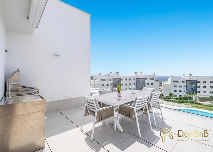 Apartment Penthouse With A Private Pool And Sea View In Fuengirola