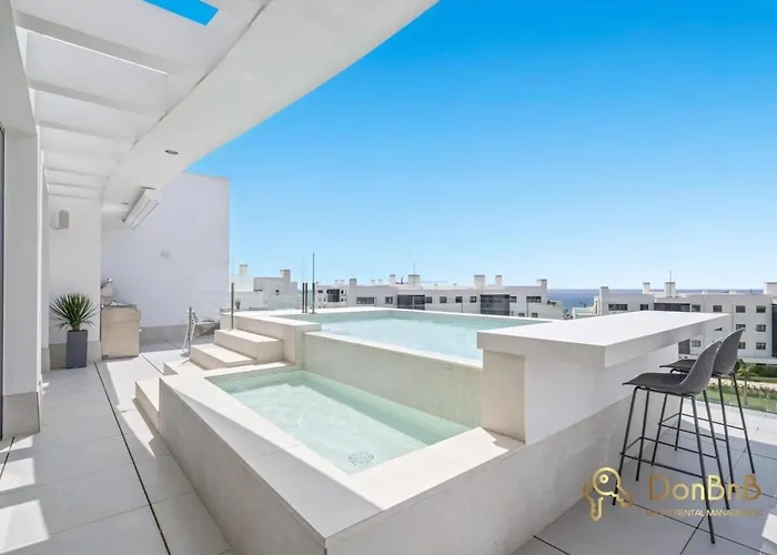 Penthouse With A Private Pool And Sea View In * Fuengirola