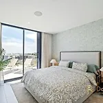 Penthouse With A Private Pool And Sea View In Fuengirola