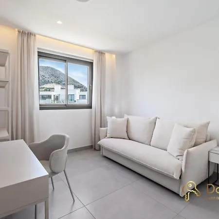 Penthouse With A Private Pool And Sea View In Lejlighed