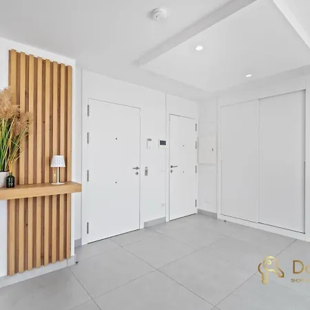Penthouse With A Private Pool And Sea View In Lejlighed Fuengirola