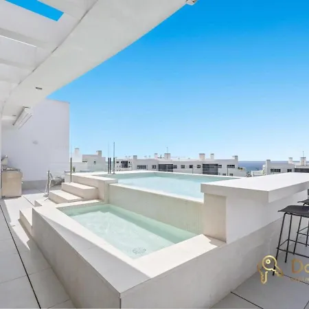 Penthouse With A Private Pool And Sea View In * Fuengirola